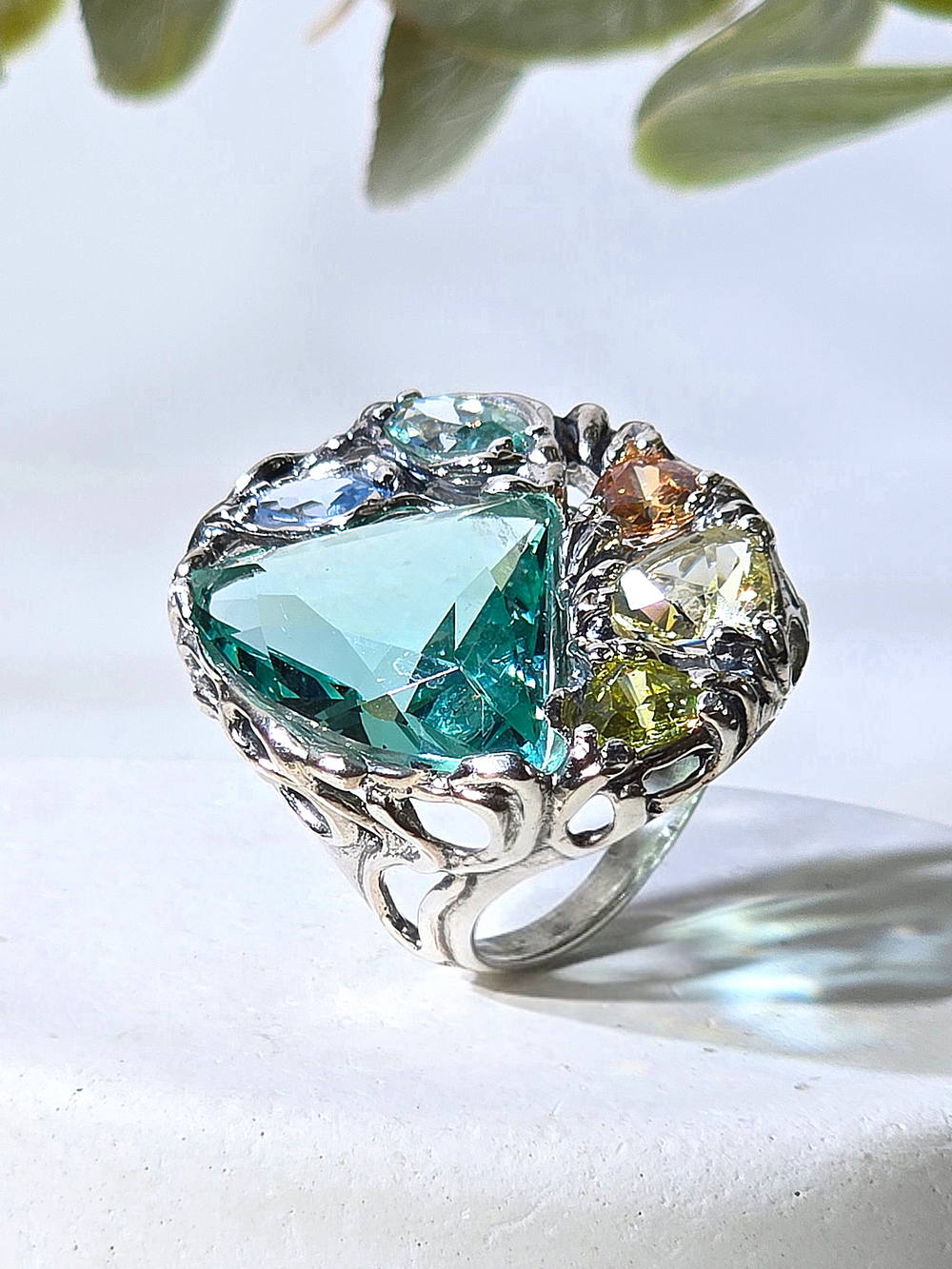 Серебряное кольцо с синтетическим кварцем