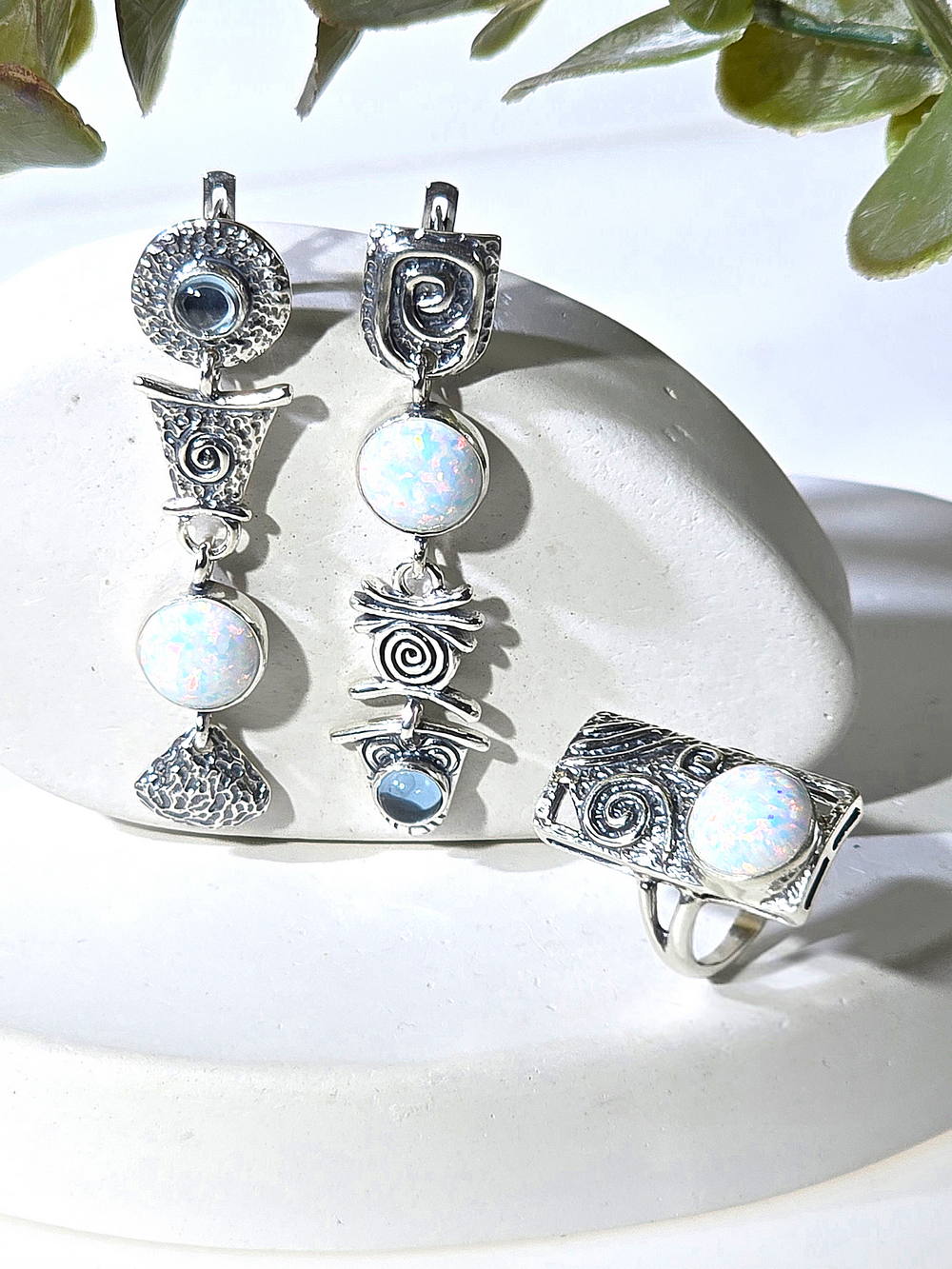 Серебряные серьги ETERI с опалом и фианитом