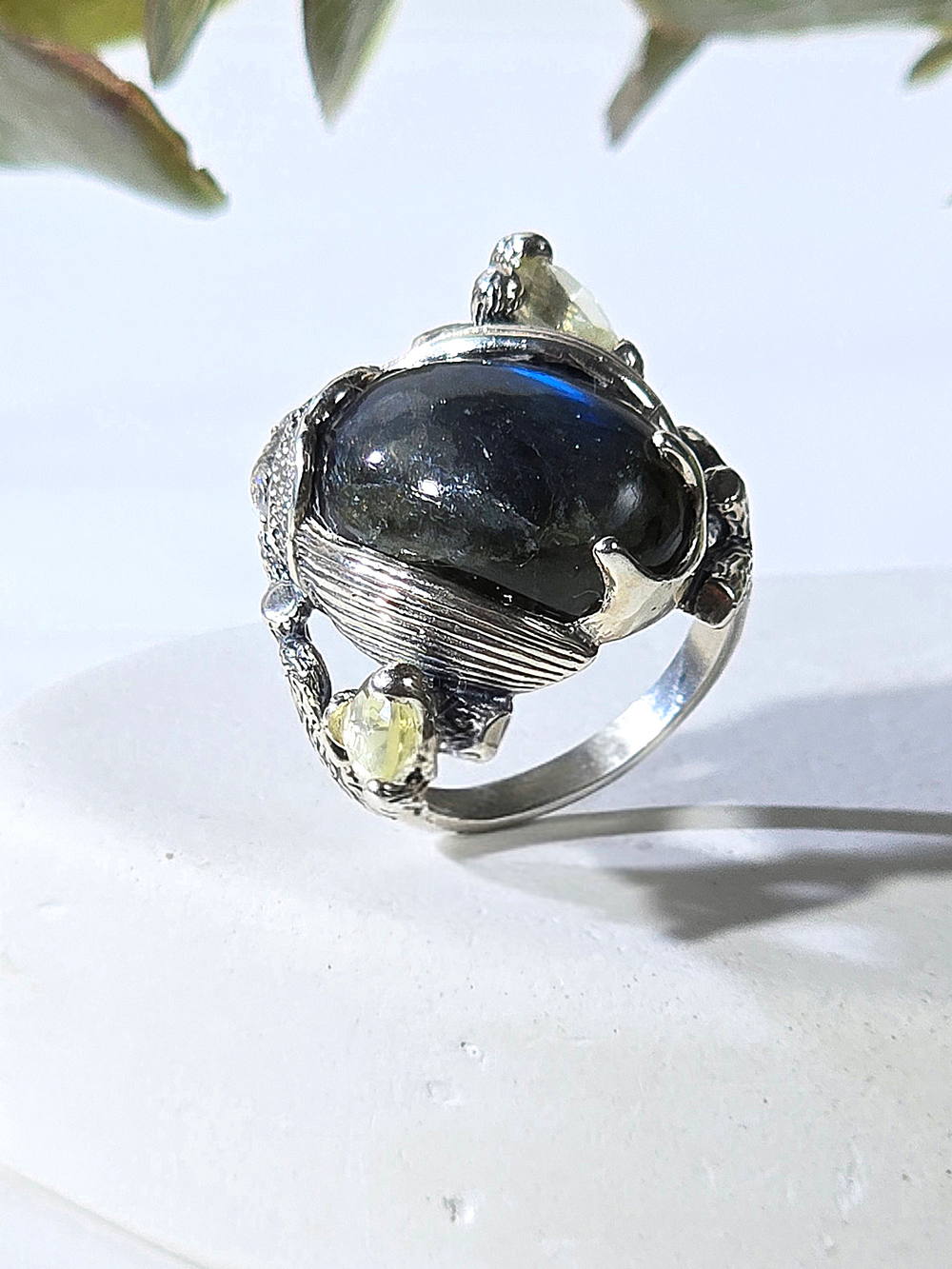 Серебряное кольцо ETERI с лабрадоритом и лимонным кварцем