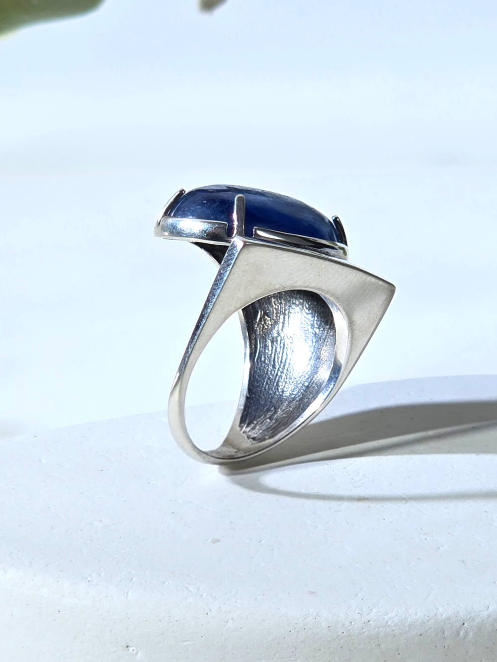 Серебряное кольцо ETERI с кианитом