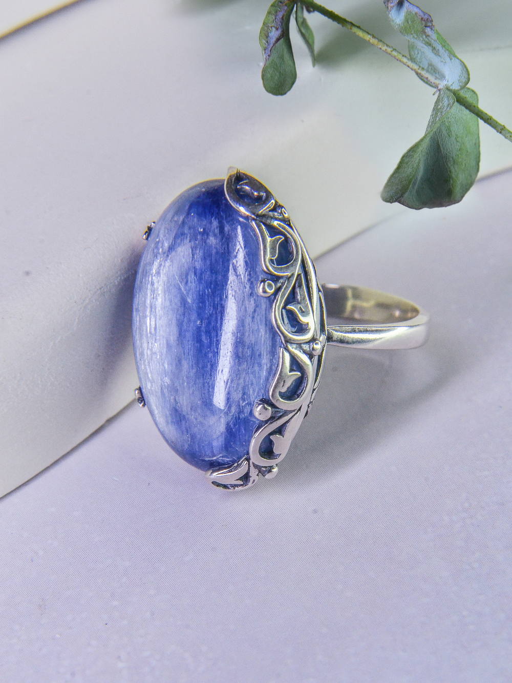 Серебряное кольцо с кианитом