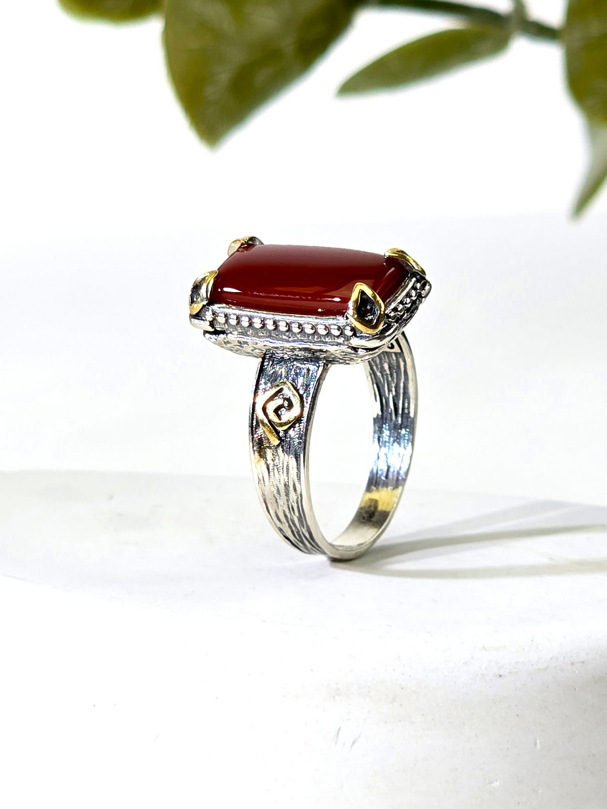 Серебряное кольцо ETERI с сердоликом и позолотой