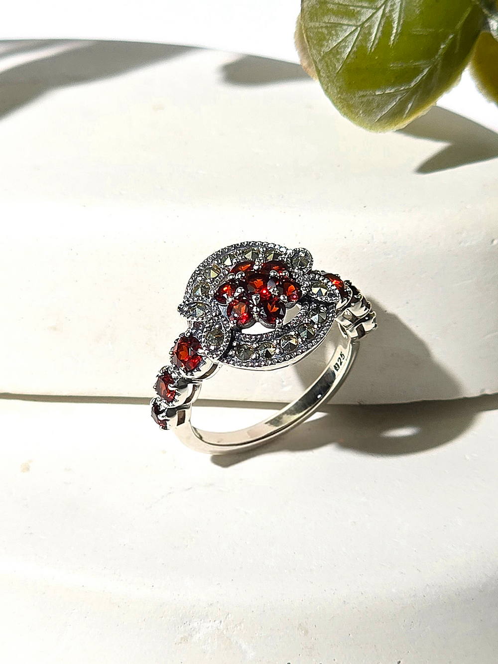 Серебряное кольцо ALEXANDRE VASSILIEV с гранатом и марказитами Swarovski