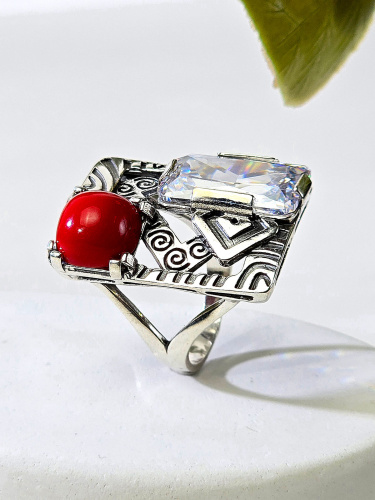 Серебряное кольцо ETERI с кораллом и фианитом