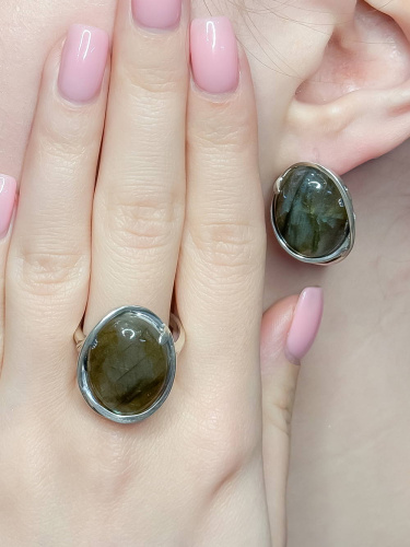Серебряные серьги с лабрадором
