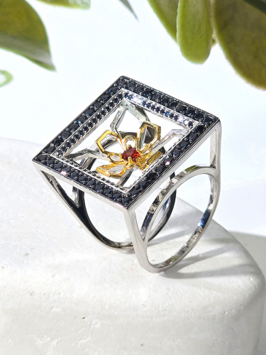 Серебряное кольцо ETERI с гранатом, шпинелью и позолотой