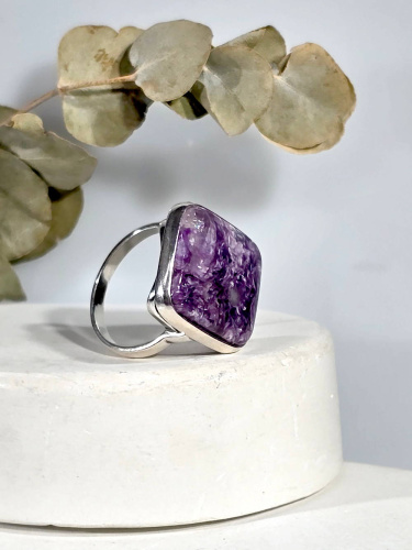 Серебряное кольцо ETERI с чароитом