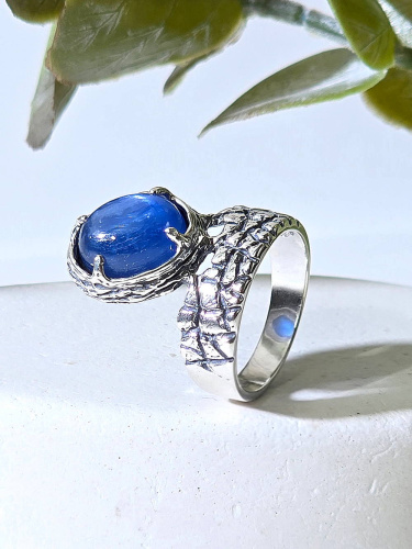 Серебряное кольцо ETERI с кианитом
