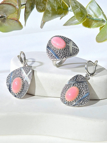 Серебряное кольцо ETERI с кораллом