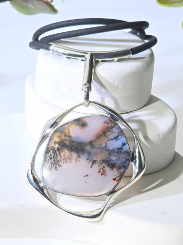 Серебряное колье с агатом