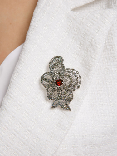 Серебряная брошь ALEXANDRE VASSILIEV с гранатом и марказитами Swarovski