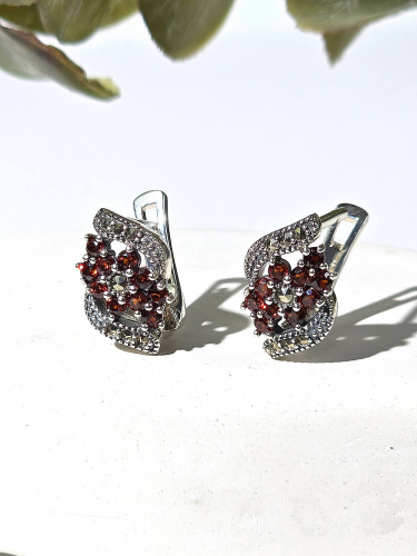 Серебряные серьги ALEXANDRE VASSILIEV с гранатами и марказитами Swarovski