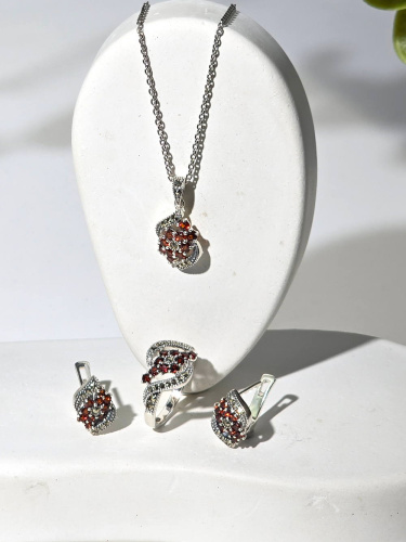 Серебряные серьги ALEXANDRE VASSILIEV с гранатами и марказитами Swarovski