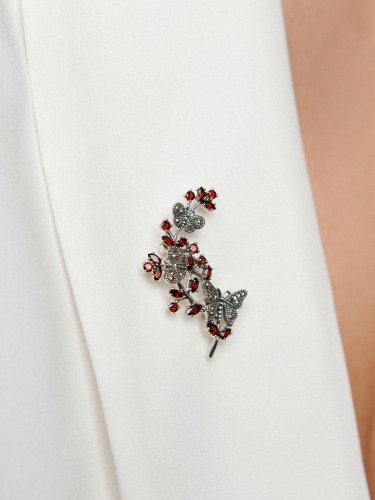 Серебряная брошь ALEXANDRE VASSILIEV с гранатом, микрожемчугом и марказитами Swarovski