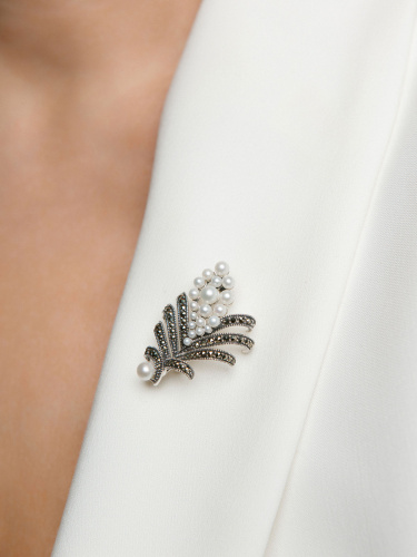 Серебряная брошь ALEXANDRE VASSILIEV с марказитами Swarovski и микрожемчугом
