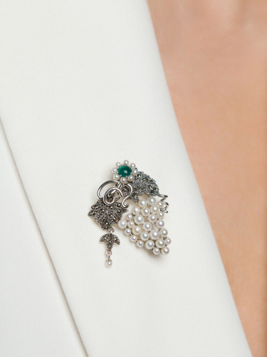Серебряная брошь ALEXANDRE VASSILIEV с зеленым агатом, марказитами Swarovski и микрожемчугом
