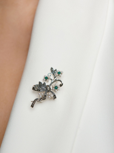 Серебряная брошь ALEXANDRE VASSILIEV с зеленым агатом, марказитами Swarovski и микрожемчугом