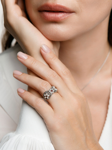 Серебряное кольцо ALEXANDRE VASSILIEV с гранатом, микрожемчугом и марказитами Swarovski