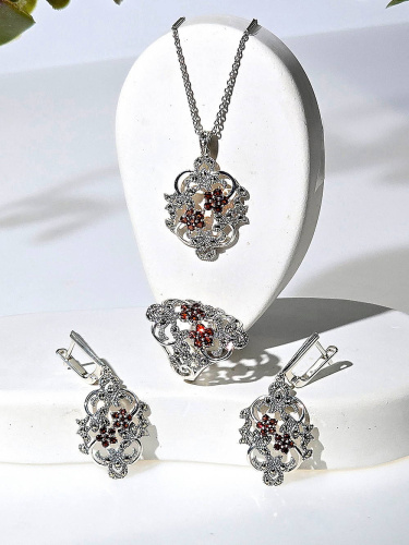 Кулон на цепи ALEXANDRE VASSILIEV с гранатами и марказитами Swarovski