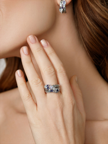 Серебряное кольцо ALEXANDRE VASSILIEV с лунным камнем. фианитами Swarovski и лолитом
