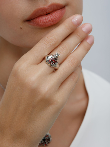 Серебряное кольцо ALEXANDRE VASSILIEV с гранатами и марказитами Swarovski