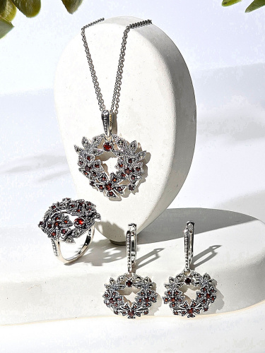 Серебряное кольцо ALEXANDRE VASSILIEV с гранатом и марказитами Swarovski