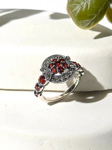 Серебряное кольцо ALEXANDRE VASSILIEV с гранатом и марказитами Swarovski