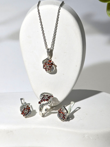 Серебряное кольцо ALEXANDRE VASSILIEV с гранатом и марказитами Swarovski