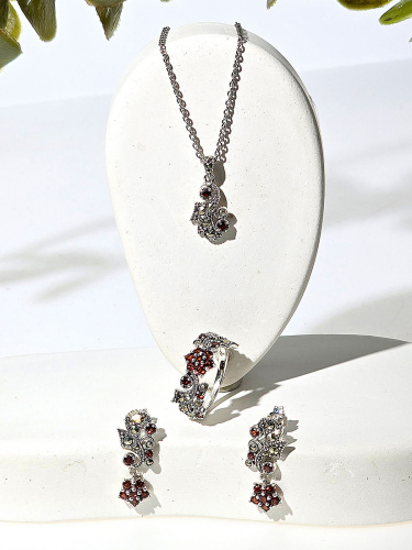 Серебряное кольцо ALEXANDRE VASSILIEV с гранатом и марказитами Swarovski