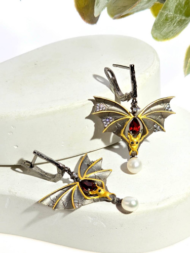 Серебряные серьги с гранатом