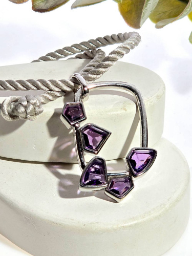 Серебряное колье с аметистом