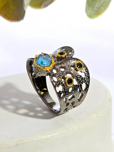 Серебряное кольцо с топазами