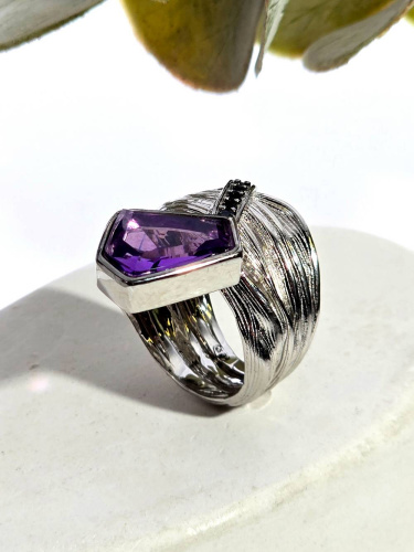 Серебряное кольцо с аметистом и шпинелью
