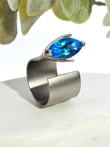 Серебряное кольцо с топазом