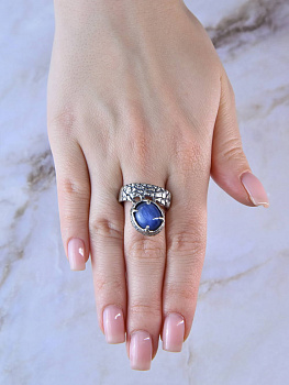 Серебряное кольцо с кианитом